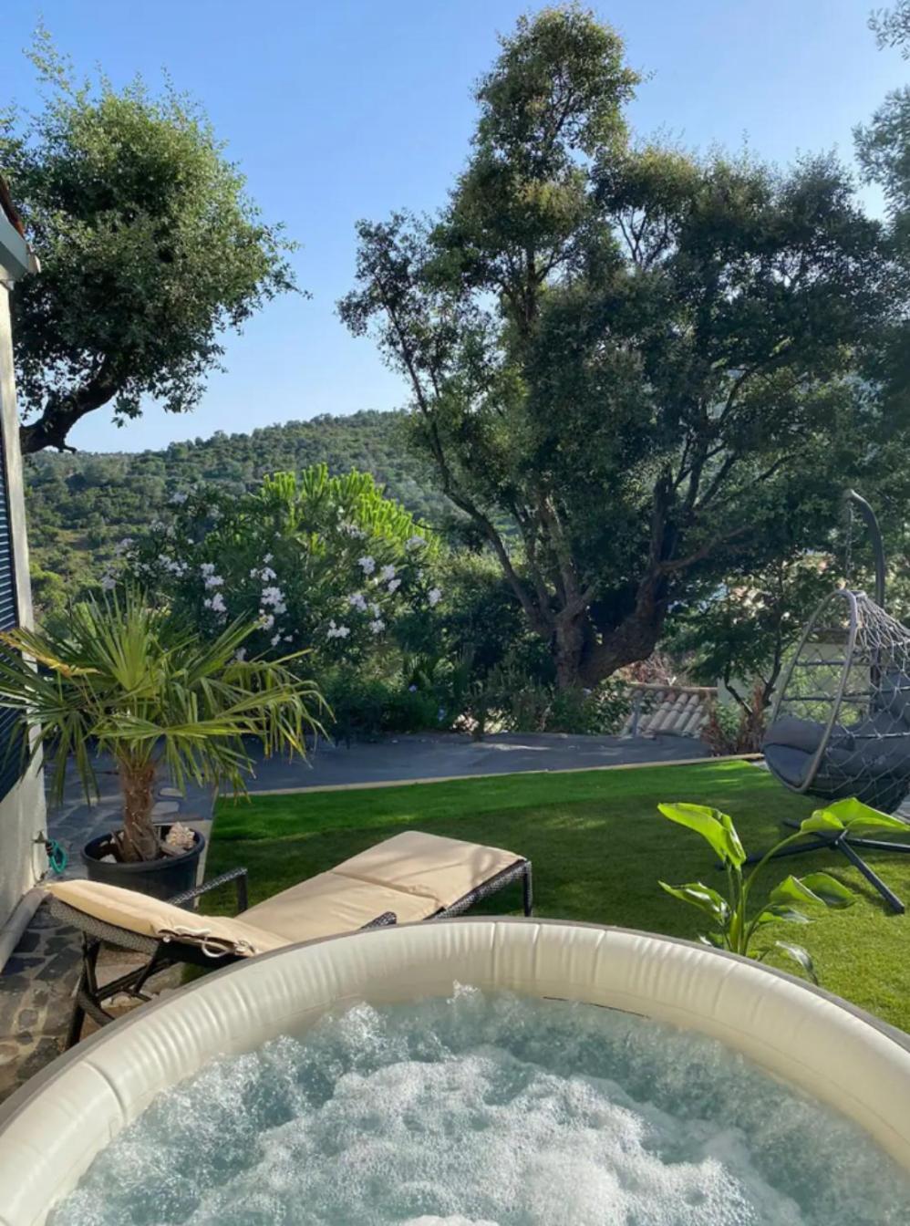 Quarto em Acomodações Particulares Belle Privee Avec Le Jardin Privatif Et Le Jacuzzi