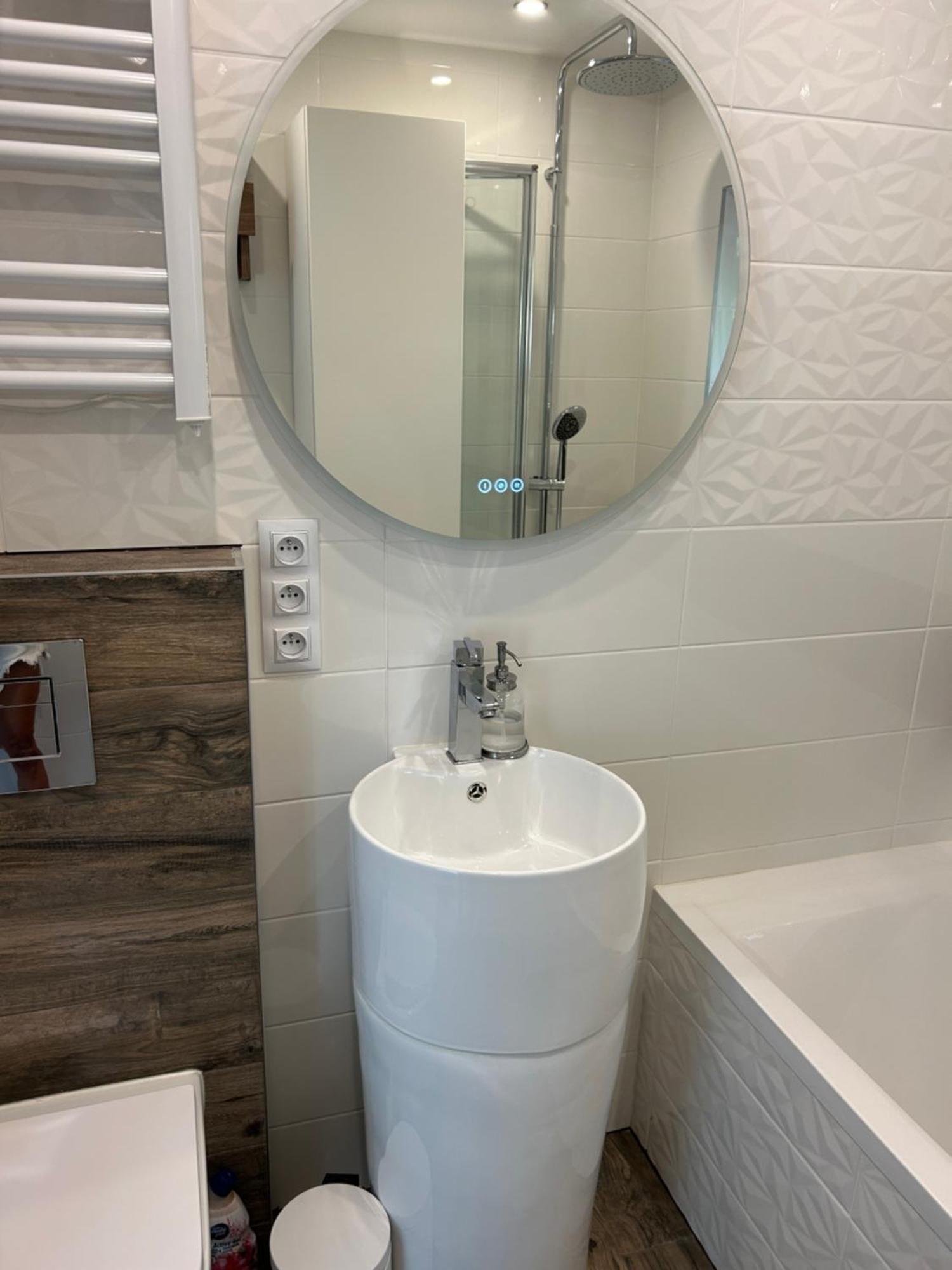 Belle Privee Avec Le Jardin Privatif Et Le Jacuzzi Privatunterkunft *