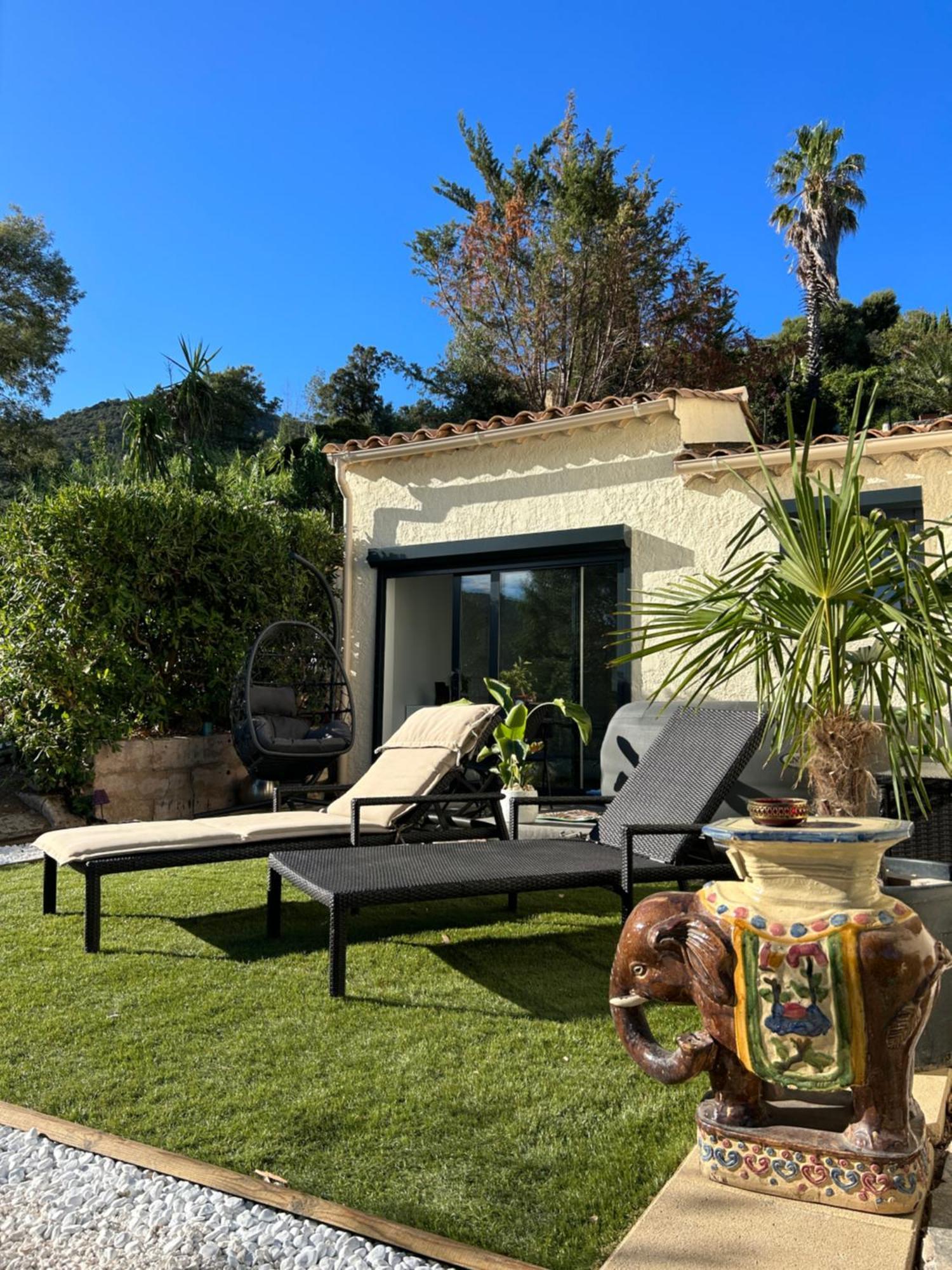 Belle Privee Avec Le Jardin Privatif Et Le Jacuzzi Cavalaire-sur-Mer