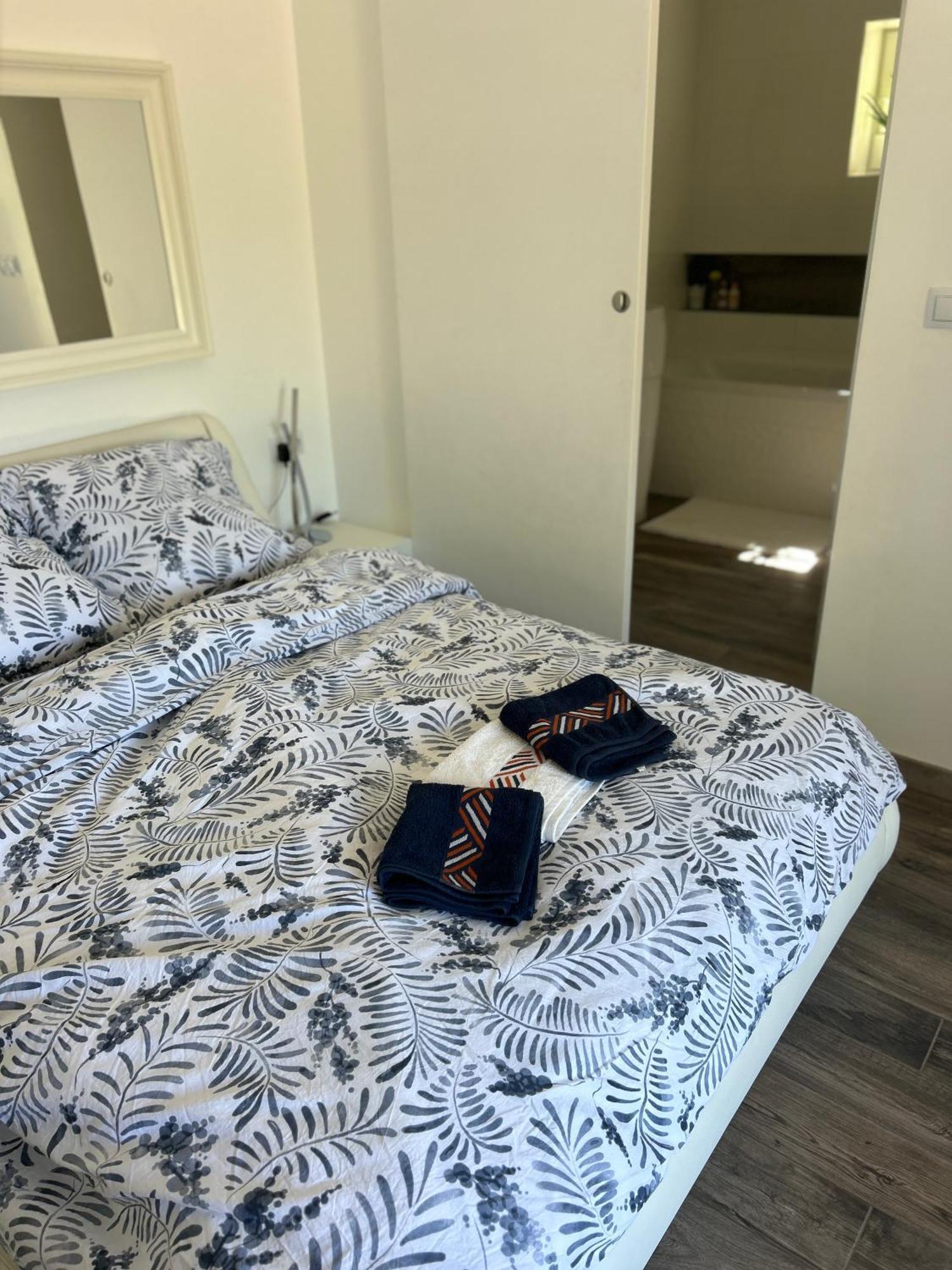 Quarto em Acomodações Particulares Belle Privee Avec Le Jardin Privatif Et Le Jacuzzi