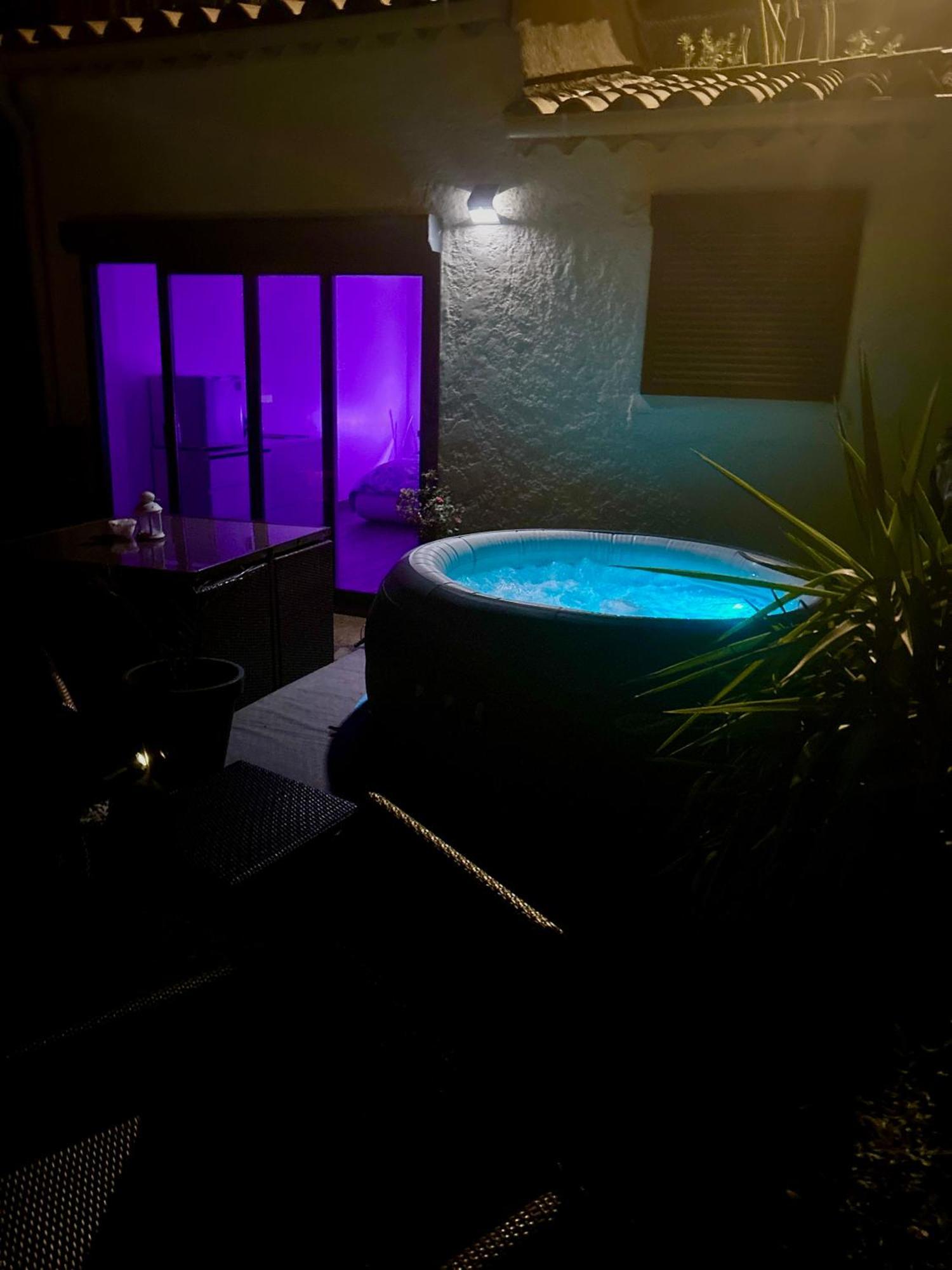 Quarto em Acomodações Particulares Belle Privee Avec Le Jardin Privatif Et Le Jacuzzi