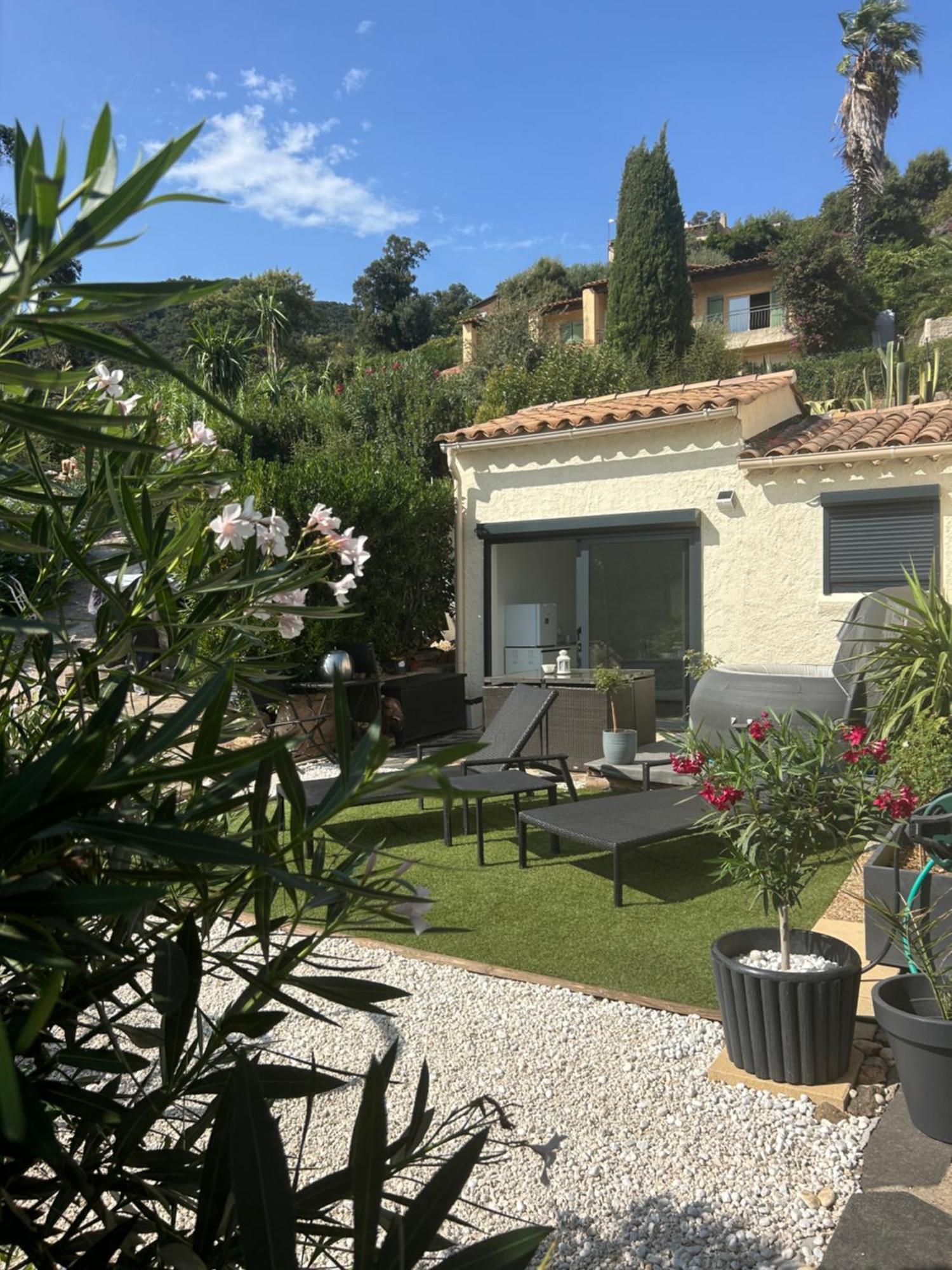 Belle Privee Avec Le Jardin Privatif Et Le Jacuzzi Cavalaire-sur-Mer